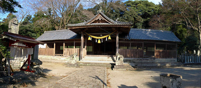 山上の小松神社拝殿