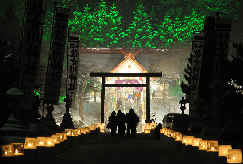 アイスキャンドル（氷灯籠）が誘う佐女川神社
