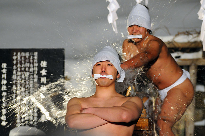 最初に「水ごり」を行う別当
