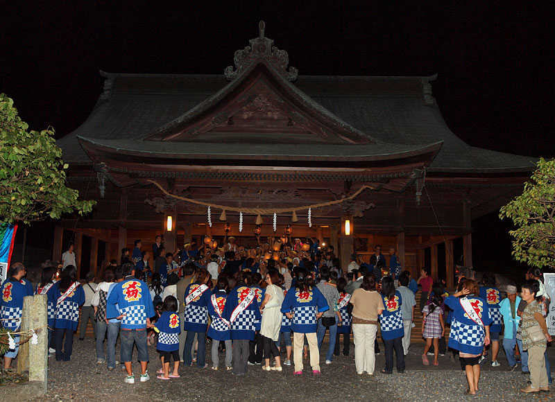 見付天神拝殿前元門車(東区)の子供連 18:17