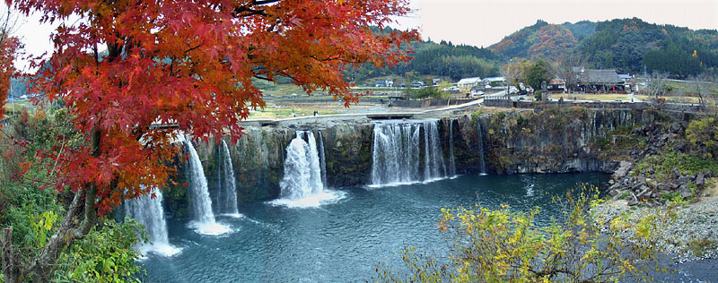 右岸(東岸)から見た「原尻の滝」