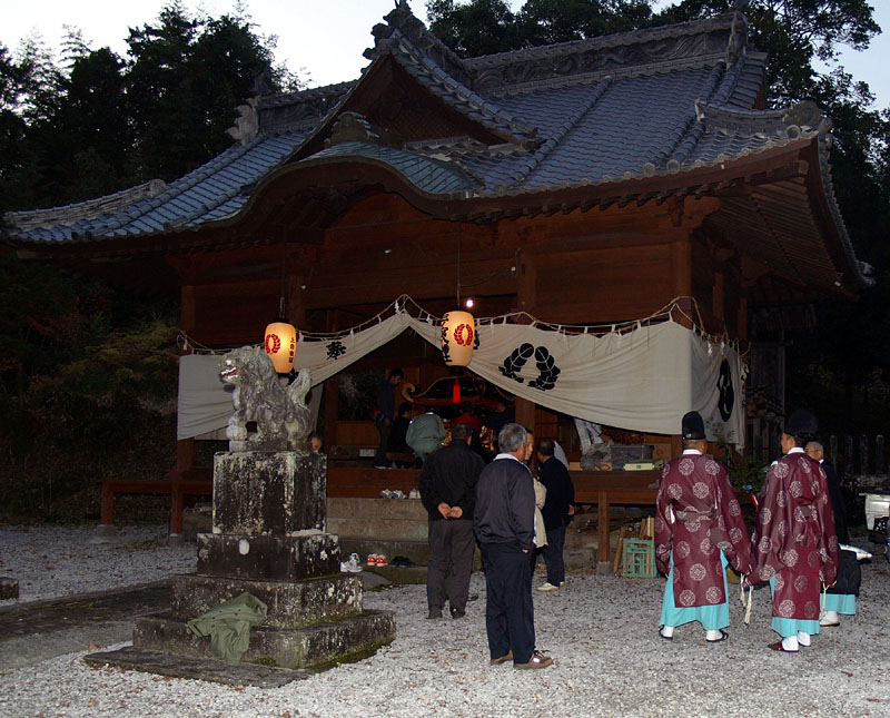動き始めた三ノ宮八幡社 2009.11.28 17:10