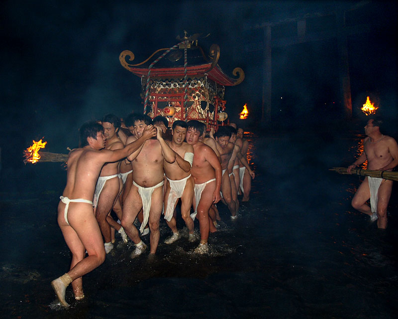 休憩・交代なしの川渡神輿 19:15
