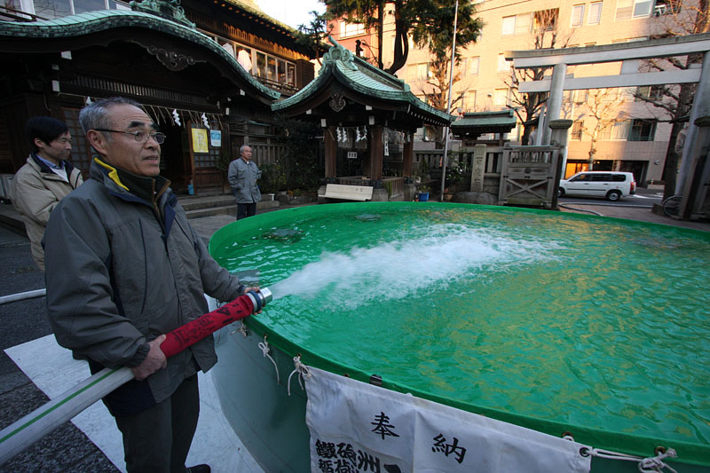 ほぼ満タンまで注水 16:04