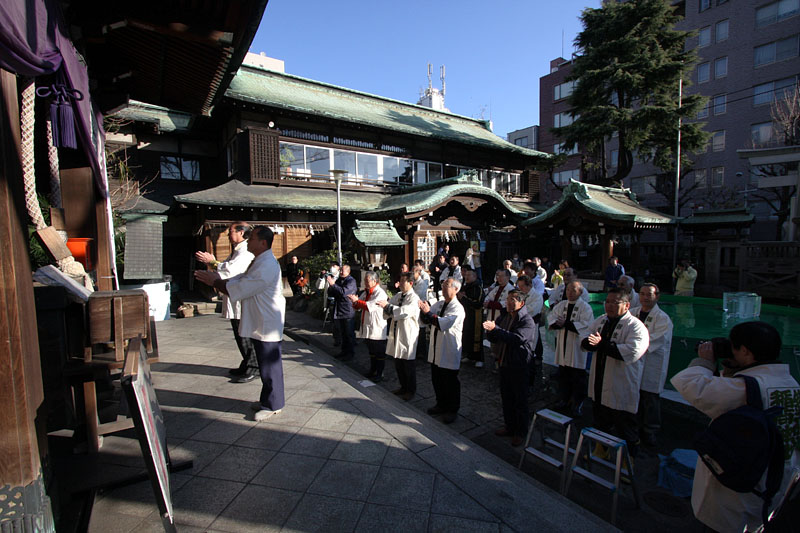 弥生会役員の参拝 09:10