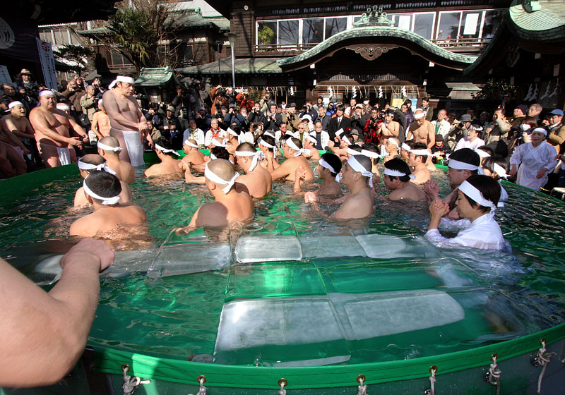 端に追いやられた4本の氷柱 11:28
