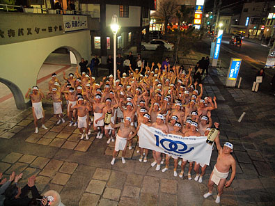 両備グループ400人の先頭集団の出陣!/西大寺バスターミナル 20:39