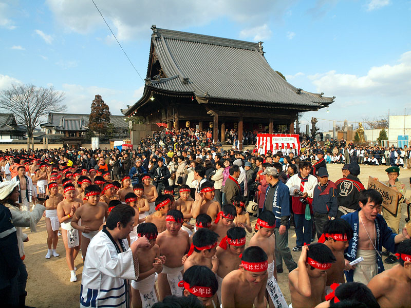 垢離取場に向かう