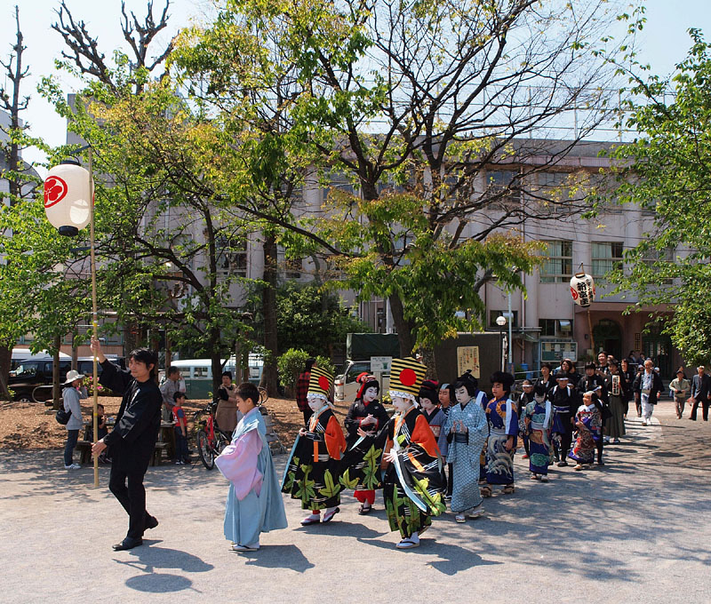 こども歌舞伎のお練り/鐵砲洲稲荷神社へ向かう 13:00