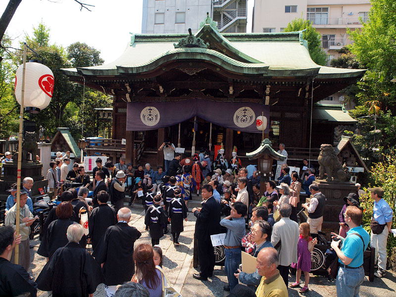 鐵砲洲稲荷神社拝殿へ
