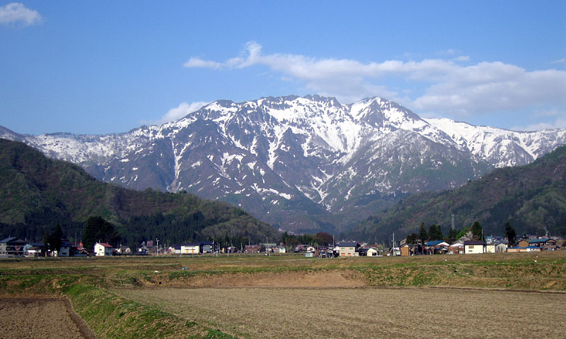 五月の八海山 / 南魚沼市六日町