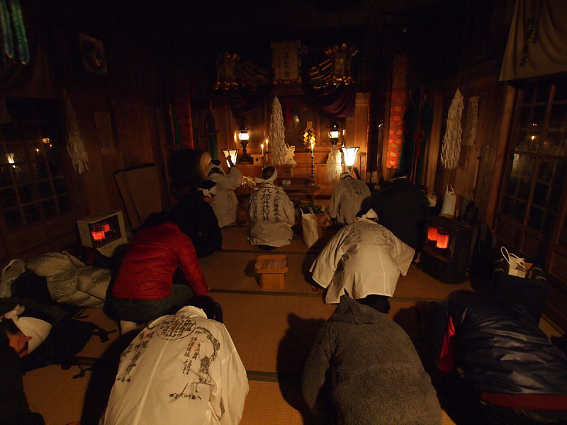 里宮に参拝 01:48