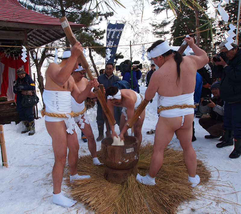 途中で餅をひっくり返す