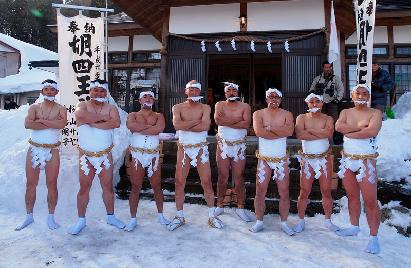 8人の寒行者たち