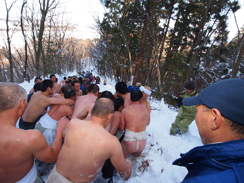 引き起こして雪道を下る 11:19