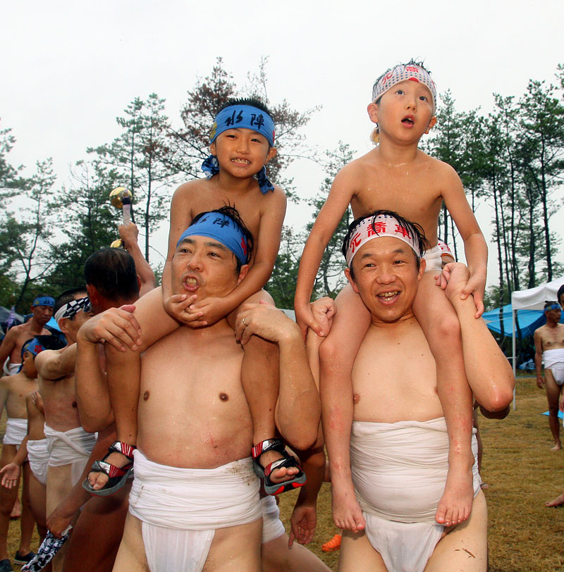 父と子のスキンシップ
