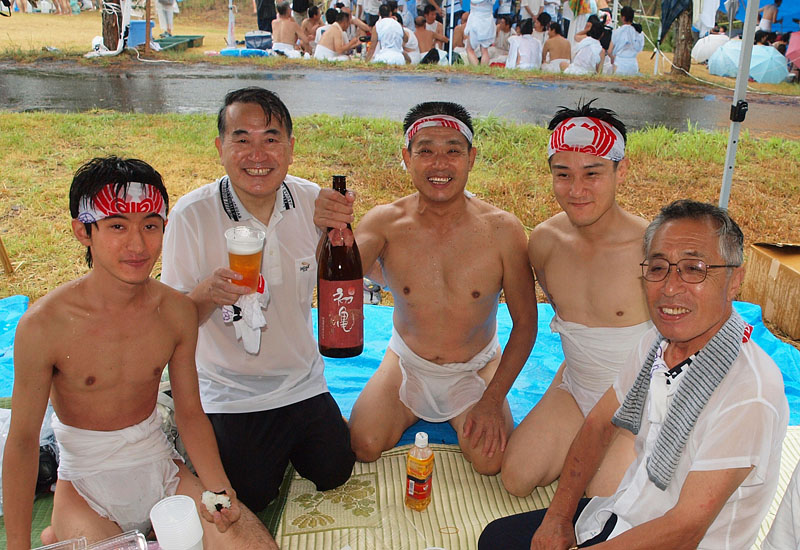 和田グループの参加者たちとお世話になった片山梯団長
