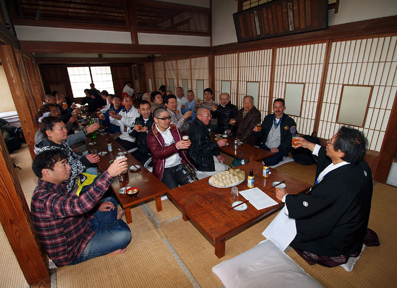 斎館で直会 2011.1.23 12:43