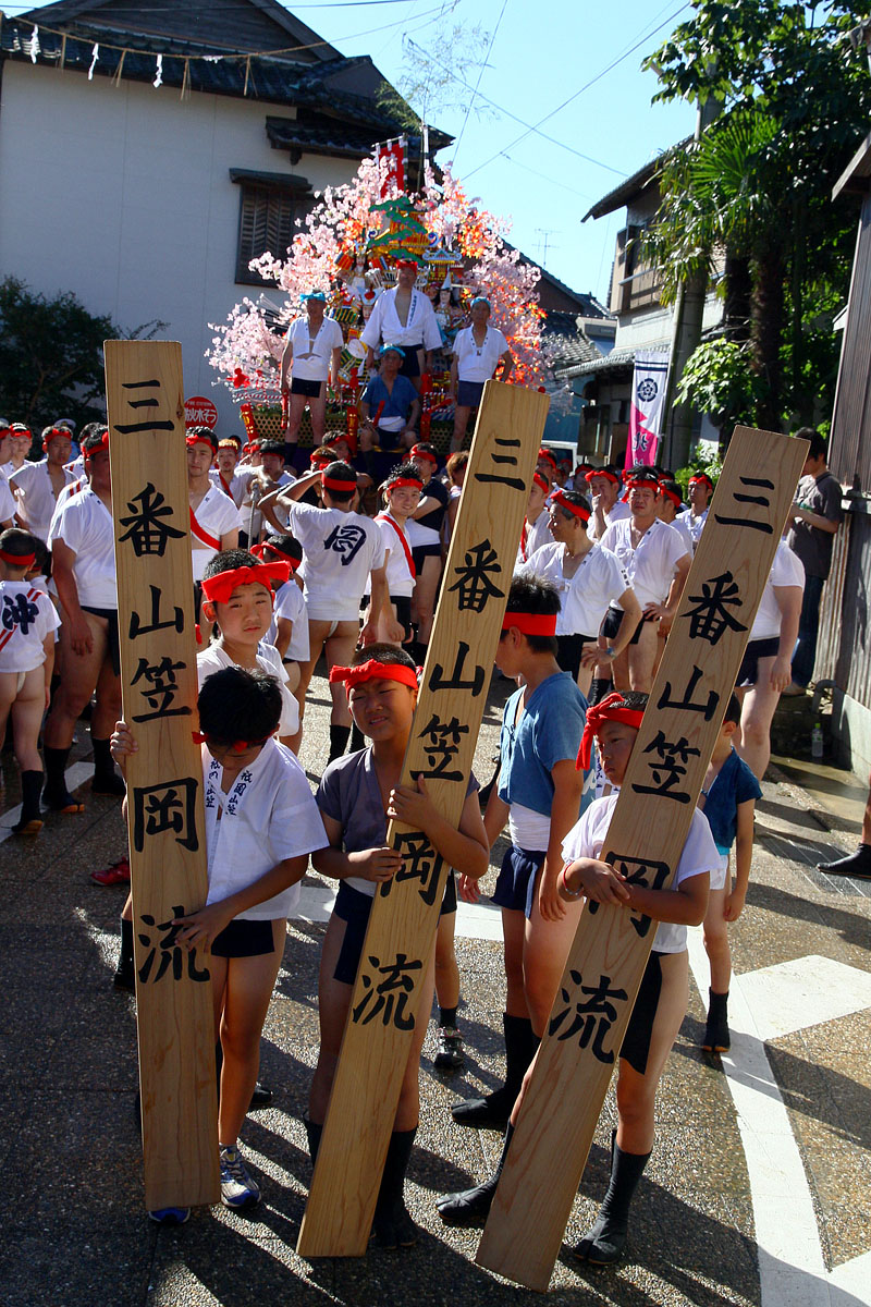勢揃いした三番山笠岡流