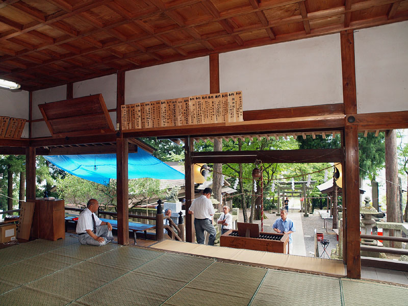 和田乃神社拝殿の内部