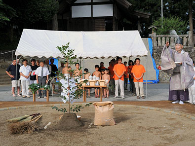 和田乃神社の土俵開き 1/2