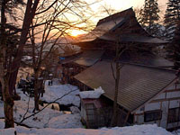 夕日の圓蔵寺本堂