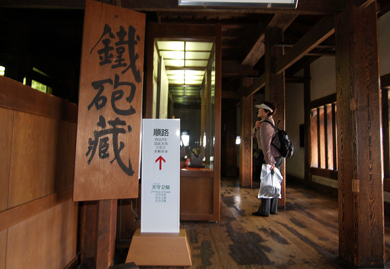 天守二階の鉄砲藏