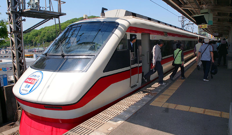 東武伊勢崎線・特急りょうもう7号で足利市駅に到着 2011.5.9 10:55