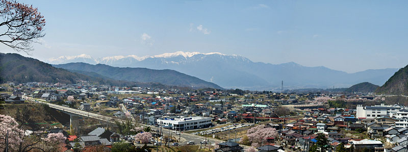 中央アルプスと伊那市高遠